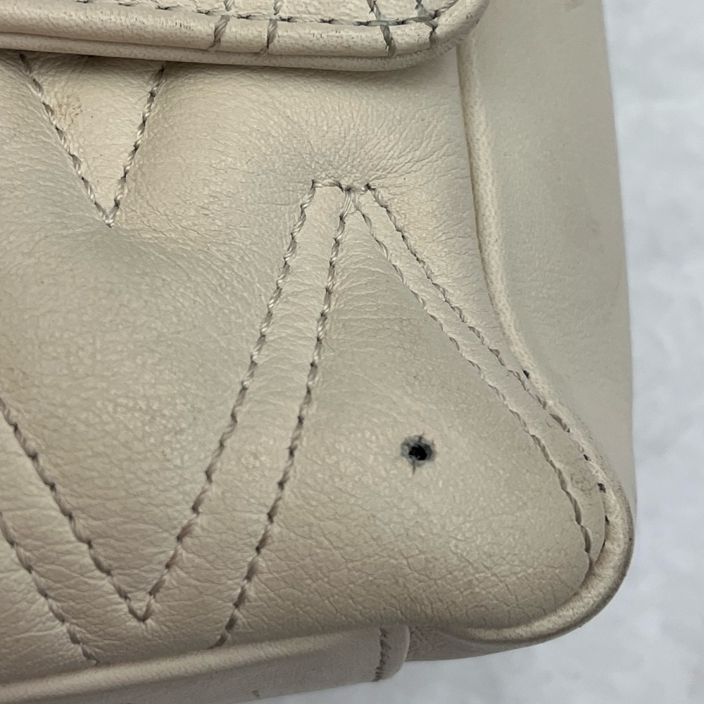 Elegant Beige Designer Shoulder Bag - Picture 2 of 5